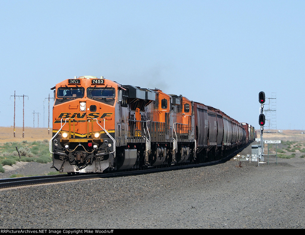 BNSF 7453